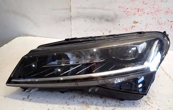 Skoda Superb B8 (3V) Headlight/headlamp 3V1941015D