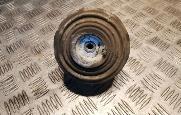 Engine mount bracket
