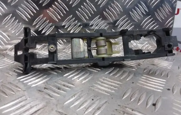 Rear door exterior handle/bracket