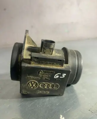 Volkswagen Golf IV Mass air flow meter 71822101 074906461