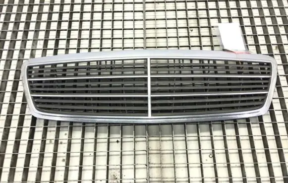 Mercedes-Benz C AMG W203 Front grill A2038800483