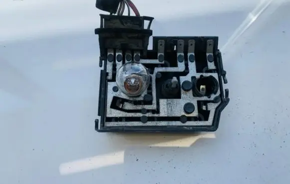 Audi 80 90 S2 B4 Tail light bulb cover holder 29632102