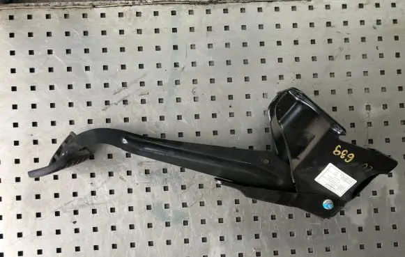 Mercedes-Benz Vito Viano W639 Brake pedal A6394462121
