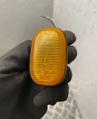 Toyota RAV 4 (XA20) Front fender indicator light e13013047