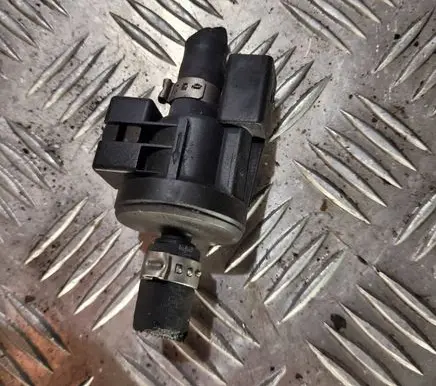 Volkswagen PASSAT B6 Vacuum valve 06E906517A