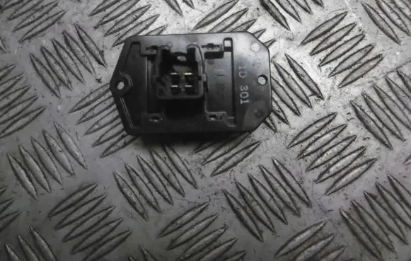 Toyota Yaris Heater blower fan relay 