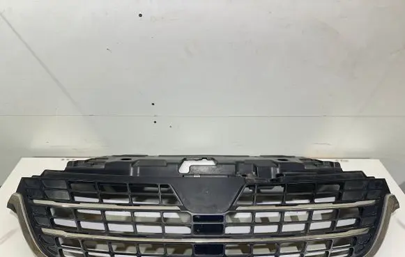 Renault Trafic III (X82) Front bumper upper radiator grill 623109221R