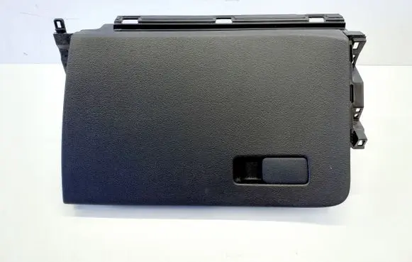 Glove box