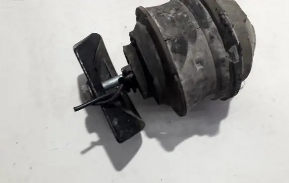 Mercedes-Benz C W203 Engine mount bracket a2712230063