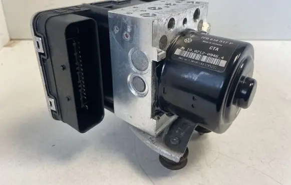 Volkswagen Touareg II ABS Pump 7P0907379P 7P0614517P