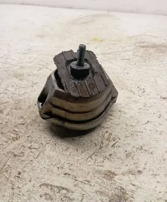 Engine mount bracket