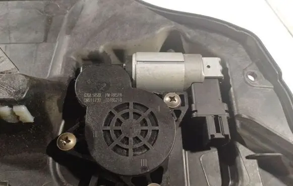 Mazda 2 Rear door window regulator motor GJ6A5858X