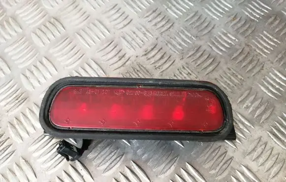 KIA Sorento Third/center stoplight 927003E0