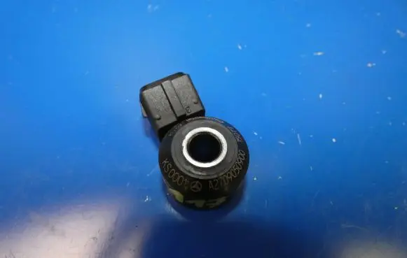 Mercedes-Benz CLA C117 X117 W117 Detonation knock sensor A2709050900