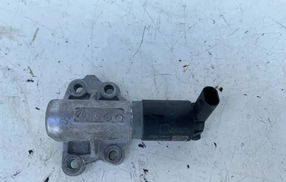 Volvo V40 Camshaft vanos timing valve 31480441