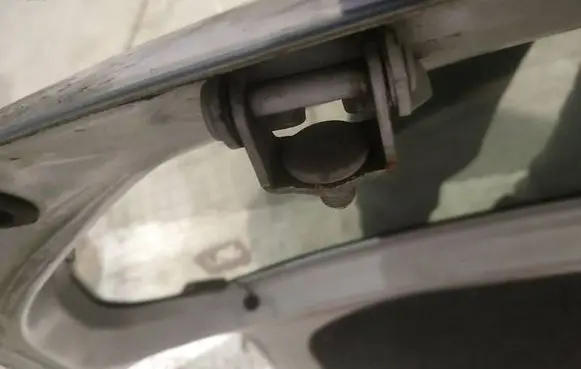 Toyota Yaris Tailgate/trunk/boot hinge 