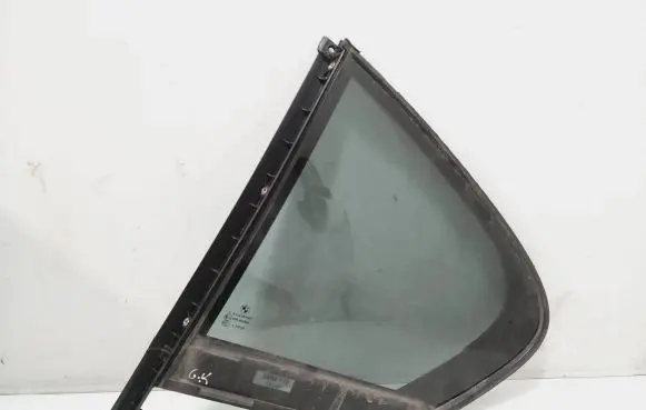 Rear vent window glass
