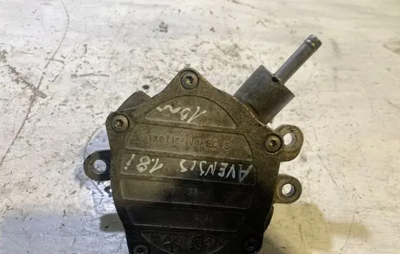 Toyota Avensis T270 Vacuum pump ST567MI