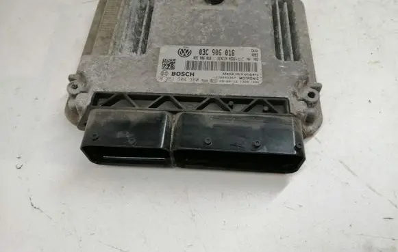 Volkswagen Golf VI Engine control unit/module 03C906016 0261S04390 1039S33367