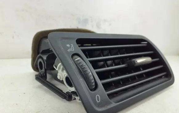 Volkswagen PASSAT B6 Dash center air vent grill 3C1819702F
