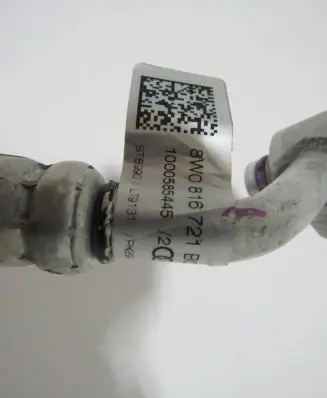 Audi A4 S4 B9 Air conditioning (A/C) pipe/hose 8W0816721B