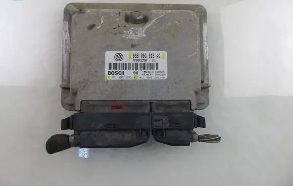Skoda Octavia Mk1 (1U) Engine control unit/module 0281001695 038906018AG