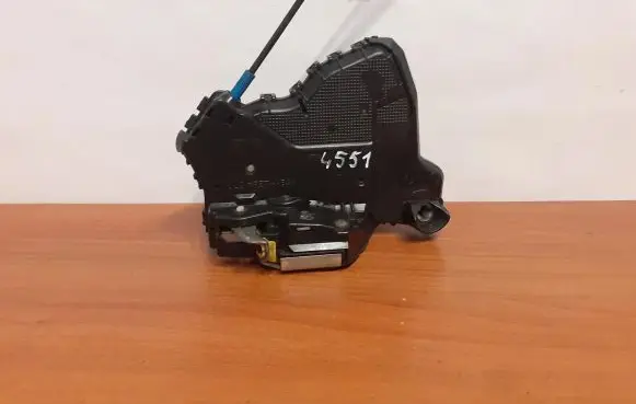 Toyota Auris 150 Coupe door lock (next to the handle) 4551 A046693