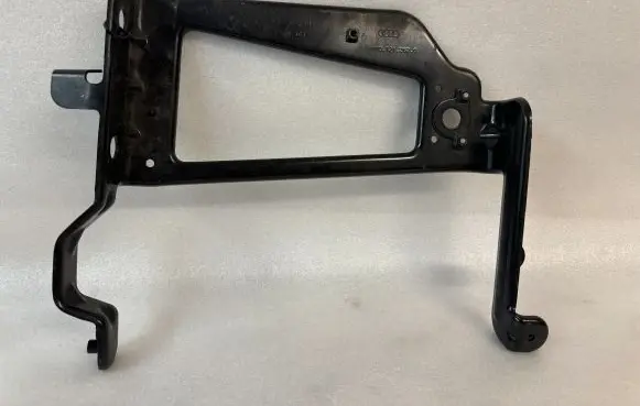 Audi Q7 4M Radiator mount bracket 4M0121262Q