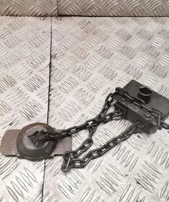 Nissan Pathfinder R51 Spare wheel mounting bracket 