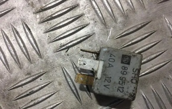 Volkswagen PASSAT B5 Other relay 443951253K