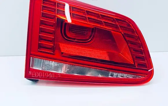 Volkswagen Touareg II Tailgate rear/tail lights 7P6945307