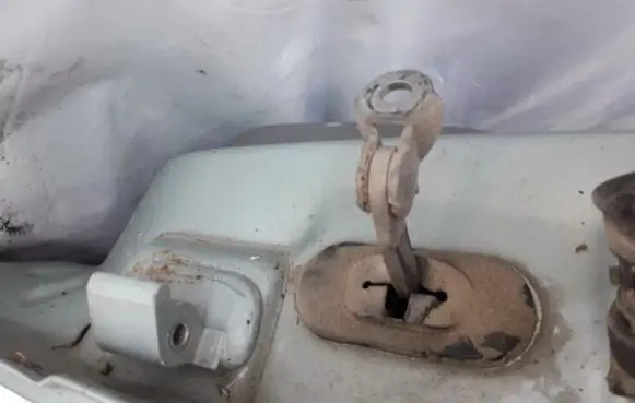Fiat Multipla Rear door check strap stopper