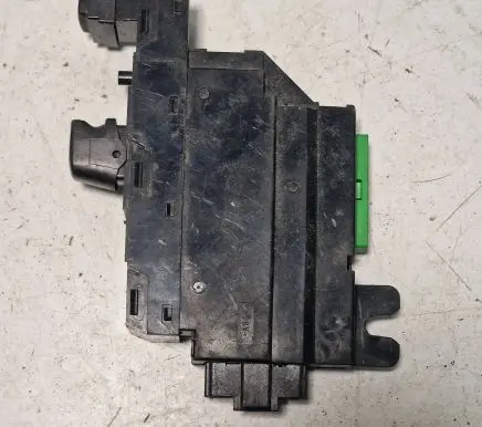 Volvo V70 Electric window control switch 30658147 04W07E