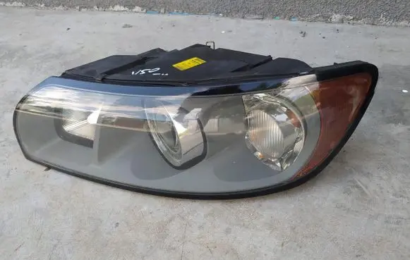 Volvo V50 Headlight/headlamp 30698885