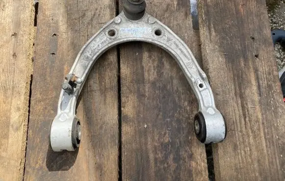 Volkswagen Touareg II Front lower control arm/wishbone K195307