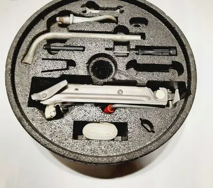Audi TT Mk1 Tool set 8N0011031B