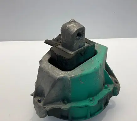 Engine mount bracket
