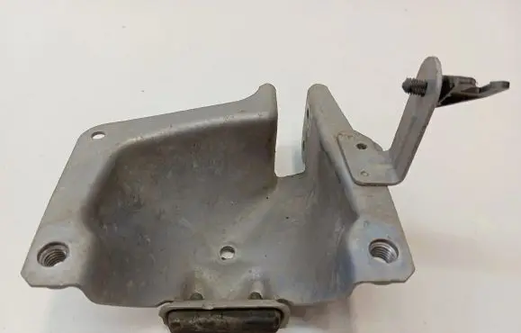 Porsche Macan (95B) Engine mounting bracket 8K0399059