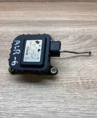 Audi A6 S6 C5 4B Air flap motor/actuator 4B2820511C 0132801139