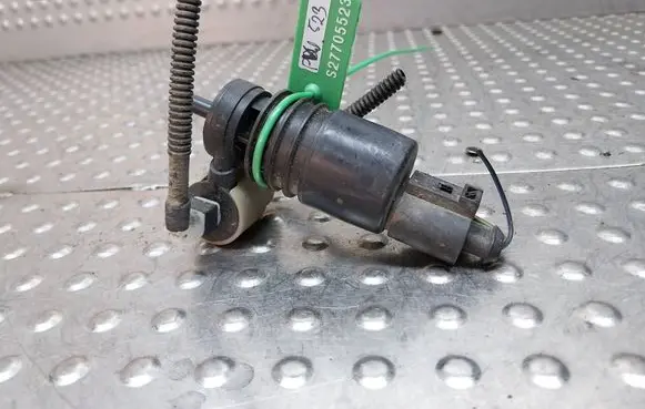 Volkswagen Golf V Windscreen/windshield washer pump S27705523 1K695565