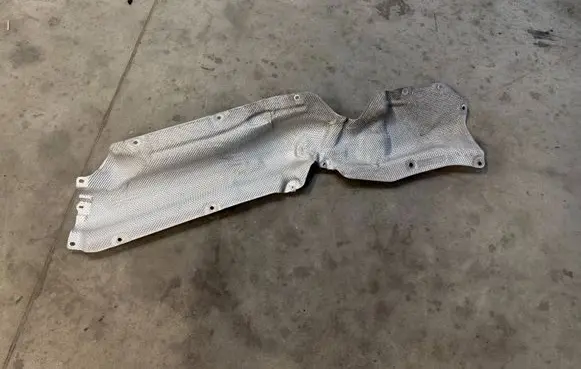 BMW X1 U11 Exhaust heat shield 9465832 51489465832