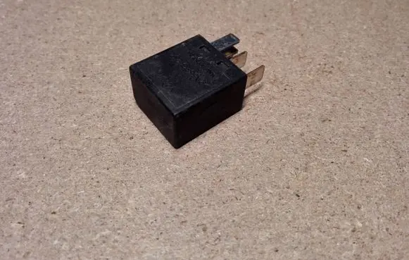 Volvo V70 Other relay 9441161 015122A A4001X40