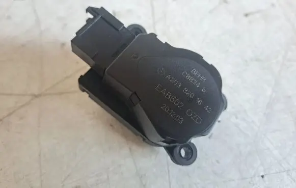 Mercedes-Benz C W203 Headlight level adjustment motor A2038201642