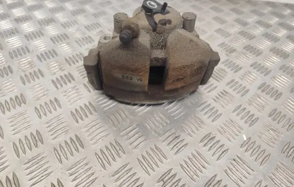 Volkswagen Jetta VI Front brake caliper