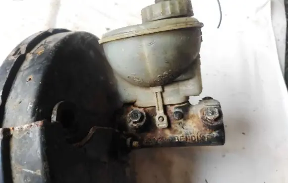 Volkswagen Golf III Master brake cylinder
