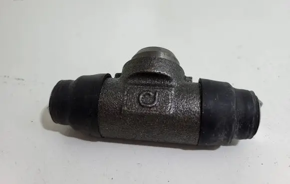 Volkswagen Golf III Rear brake cylinder 