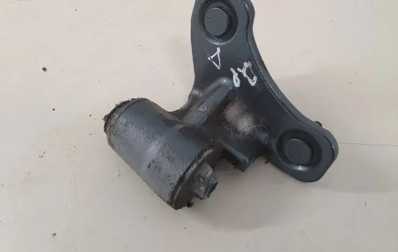 Mercedes-Benz C W204 Front door lower hinge 