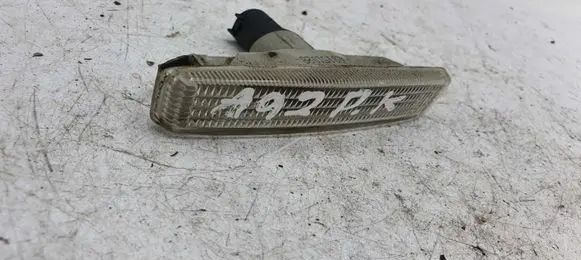 BMW 5 E39 Front fender indicator light 20151028