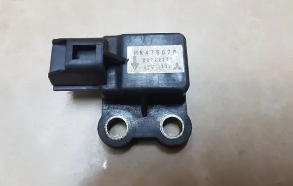 Mitsubishi Pajero Sport I Airbag deployment crash/impact sensor MR475078