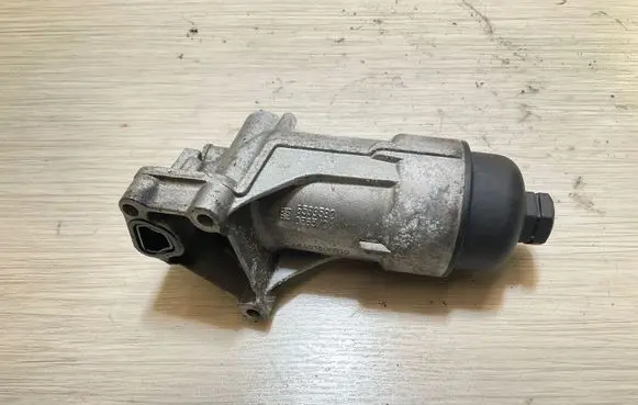 Mercedes-Benz B W245 Oil filter mounting bracket A6401800510 6533582 0F652